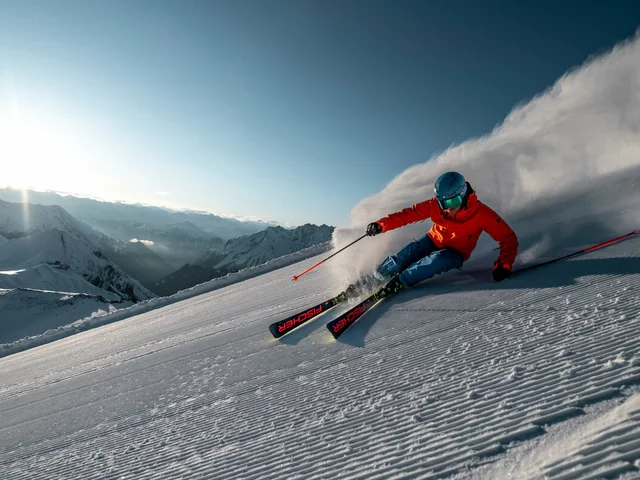 Warum tragen Skifahrer weite Eishockey-Trikots beim Skifahren?